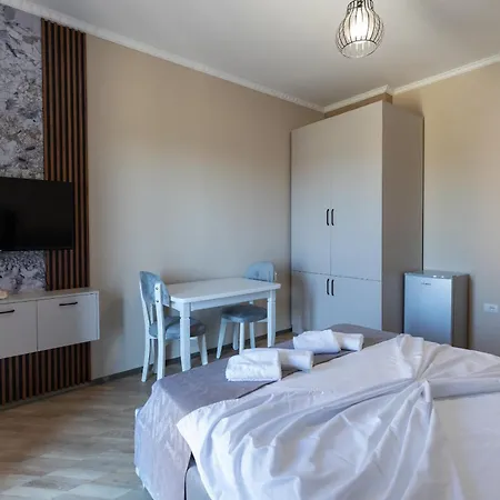 Hotel Resilient Golem (Tirana)