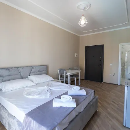 Hotel Resilient Golem (Tirana)