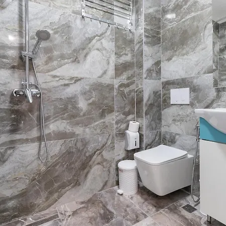 Resilient Hotel Golem (Tirana)