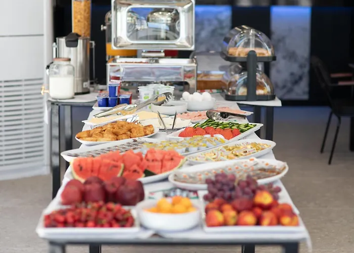 Hotel Resilient Golem (Tirana)