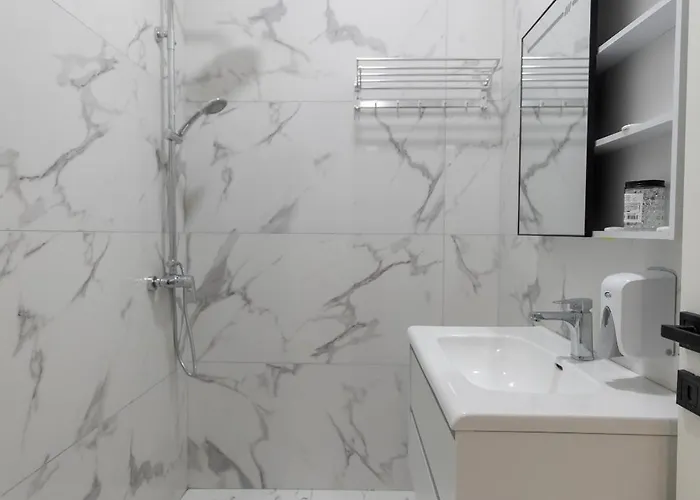 Hotel Resilient Golem (Tirana)