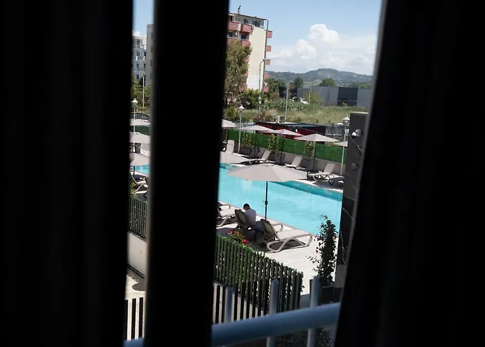 Hotel Resilient Golem (Tirana)