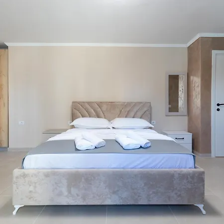 Hotel Resilient Golem (Tirana)