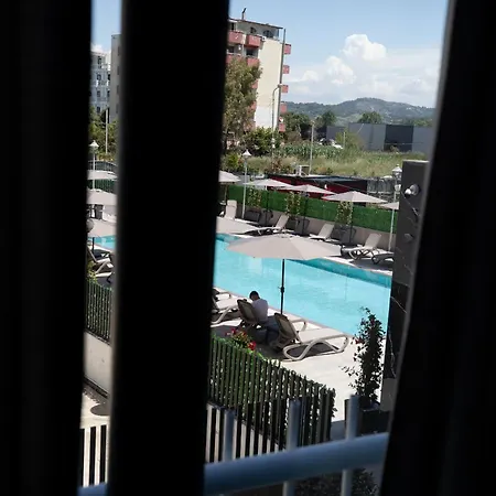 Hotel Resilient Golem (Tirana)