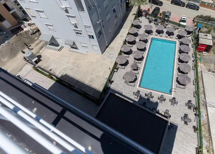 Resilient Golem (Tirana)