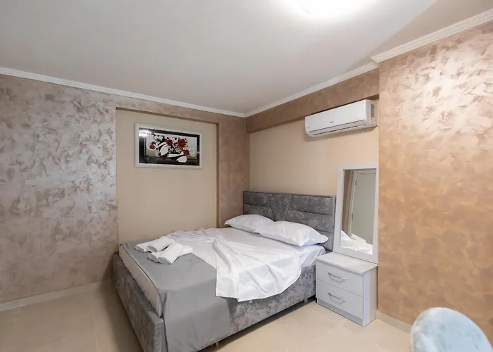 Hotel Resilient Golem (Tirana)