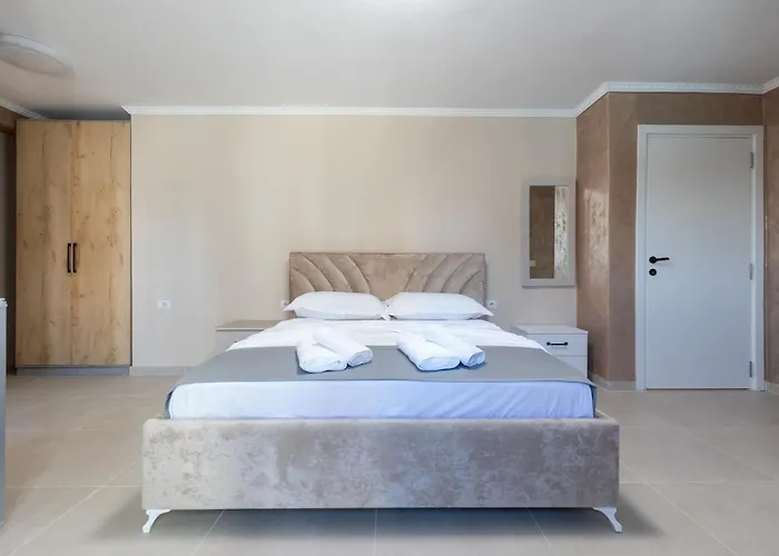 Hotel Resilient Golem (Tirana)